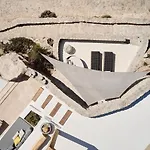 Barbarossa - Elegant Beachfront Retreat With Heated Pool & Outdoor Gym * פטליה