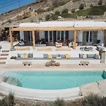 Barbarossa - Elegant Beachfront Retreat With Heated Pool & Outdoor Gym וילה *