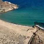 וילה Barbarossa - Elegant Beachfront Retreat With Heated Pool & Outdoor Gym פטליה