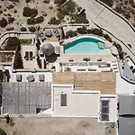 Barbarossa - Elegant Beachfront Retreat With Heated Pool & Outdoor Gym וילה
