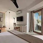Barbarossa - Elegant Beachfront Retreat With Heated Pool & Outdoor Gym וילה *