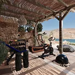 Barbarossa - Elegant Beachfront Retreat With Heated Pool & Outdoor Gym וילה