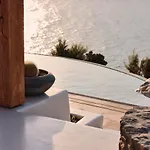 Barbarossa - Elegant Beachfront Retreat With Heated Pool & Outdoor Gym * פטליה