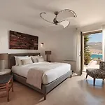 Barbarossa - Elegant Beachfront Retreat With Heated Pool & Outdoor Gym * פטליה