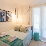 Barbarossa - Elegant Beachfront Retreat With Heated Pool & Outdoor Gym וילה
