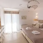 Barbarossa - Elegant Beachfront Retreat With Heated Pool & Outdoor Gym וילה *