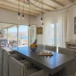 Barbarossa - Elegant Beachfront Retreat With Heated Pool & Outdoor Gym וילה *