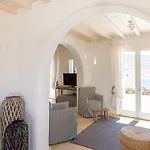 Barbarossa - Elegant Beachfront Retreat With Heated Pool & Outdoor Gym וילה פטליה