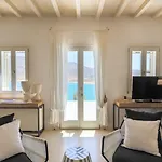 Barbarossa - Elegant Beachfront Retreat With Heated Pool & Outdoor Gym וילה *