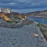 Barbarossa - Elegant Beachfront Retreat With Heated Pool & Outdoor Gym וילה פטליה
