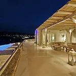 Barbarossa - Elegant Beachfront Retreat With Heated Pool & Outdoor Gym וילה