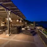Barbarossa - Elegant Beachfront Retreat With Heated Pool & Outdoor Gym פטליה