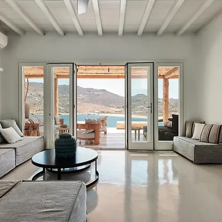 Barbarossa - Elegant Beachfront Retreat With Heated Pool & Outdoor Gym Φτελιά
