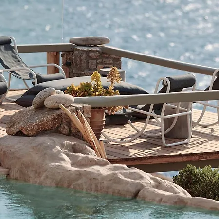 Barbarossa - Elegant Beachfront Retreat With Heated Pool & Outdoor Gym Φτελιά