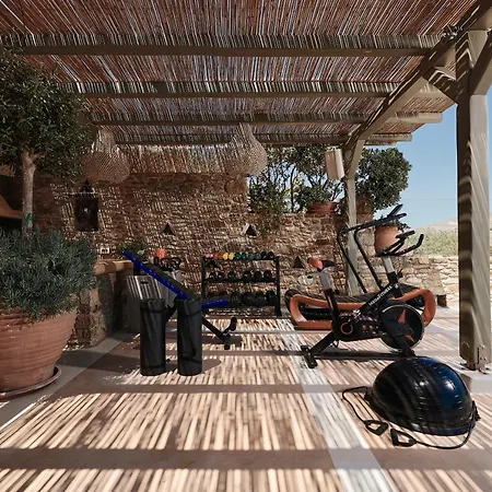 Barbarossa - Elegant Beachfront Retreat With Heated Pool & Outdoor Gym * Φτελιά