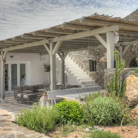 Barbarossa - Elegant Beachfront Retreat With Heated Pool & Outdoor Gym Φτελιά