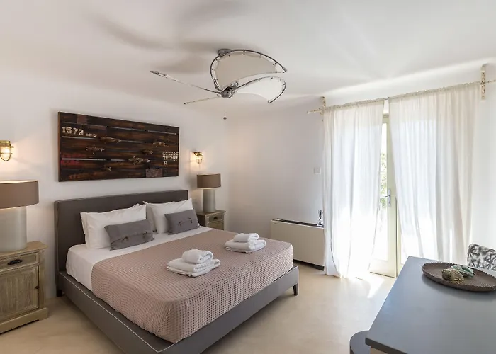 Barbarossa - Elegant Beachfront Retreat With Heated Pool & Outdoor Gym Ftelia (Mykonos)