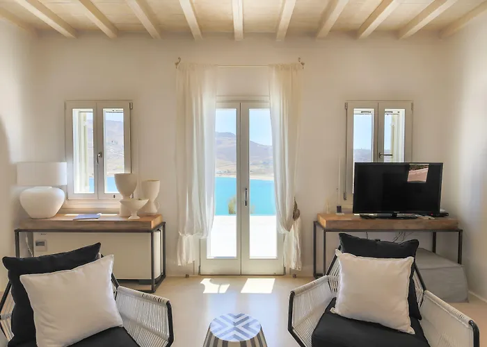 Barbarossa - Elegant Beachfront Retreat With Heated Pool & Outdoor Gym Villa *