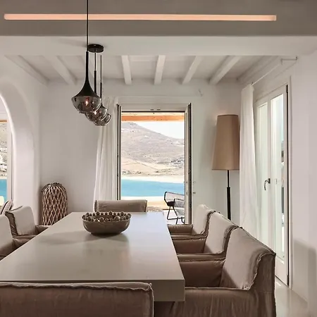 Barbarossa - Elegant Beachfront Retreat With Heated Pool & Outdoor Gym 빌라