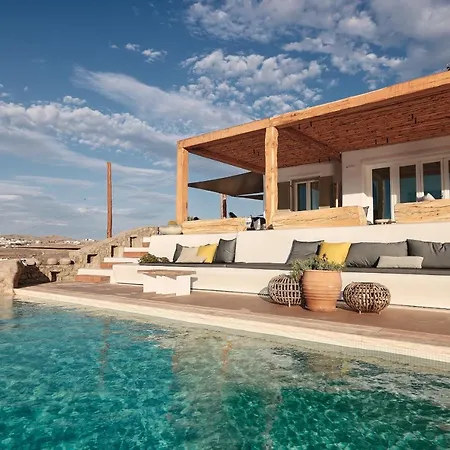 Barbarossa - Elegant Beachfront Retreat With Heated Pool & Outdoor Gym 프텔리아