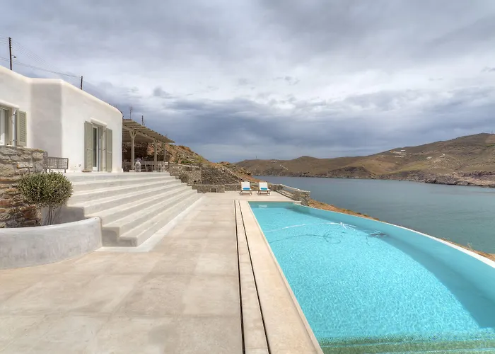 Barbarossa - Elegant Beachfront Retreat With Heated Pool & Outdoor Gym *